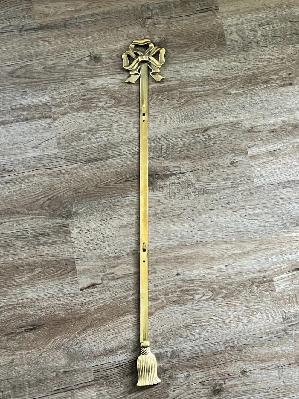 Vintage Brass Bow Wall Plate Rack Holder Hollywood Regency Holds Two Plates